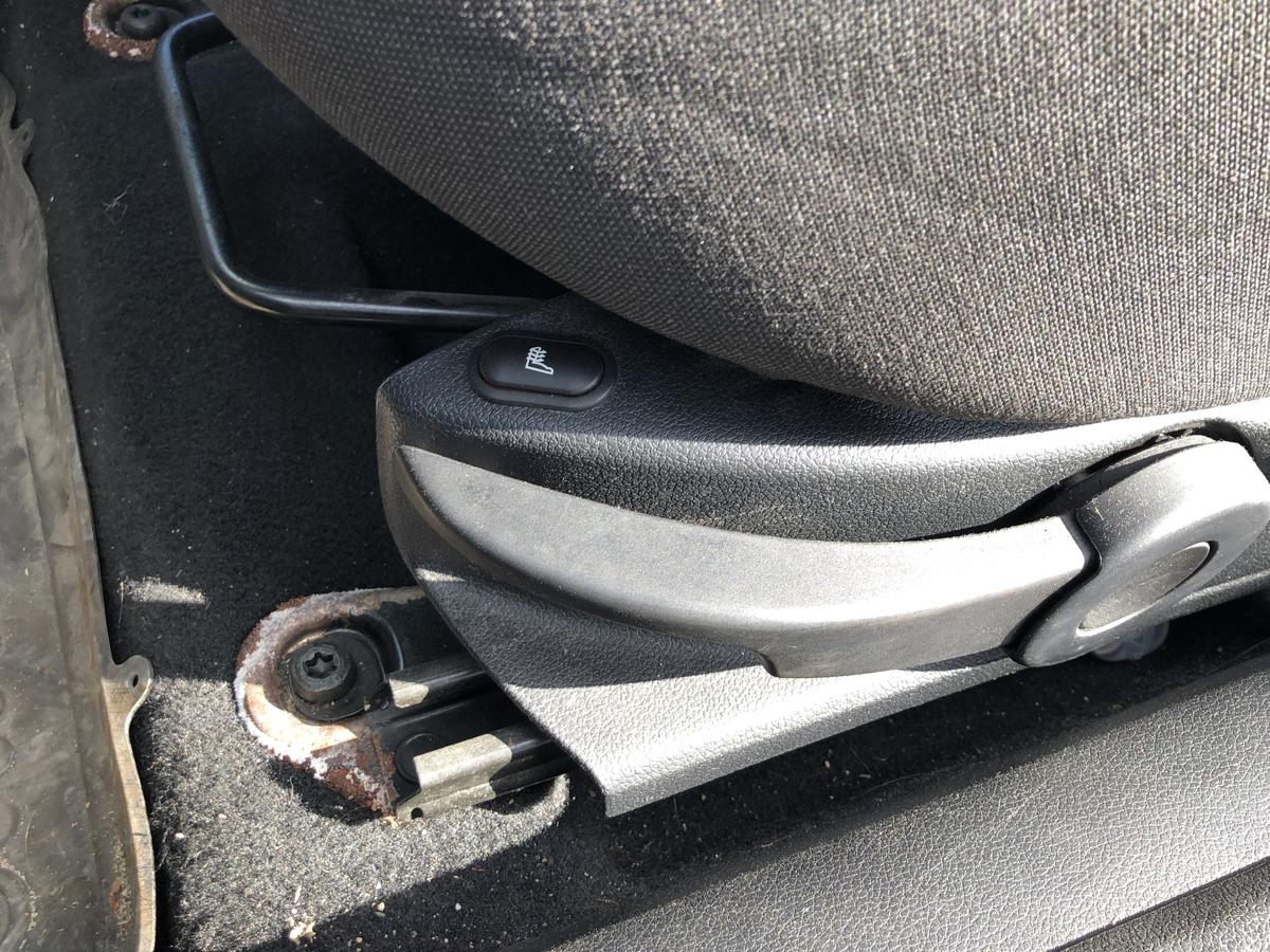 Ford Fiesta JD JH MK6 Sitz vorn links Fahrersitz nur 3 t&uuml;rer Stoffsitz Autositz