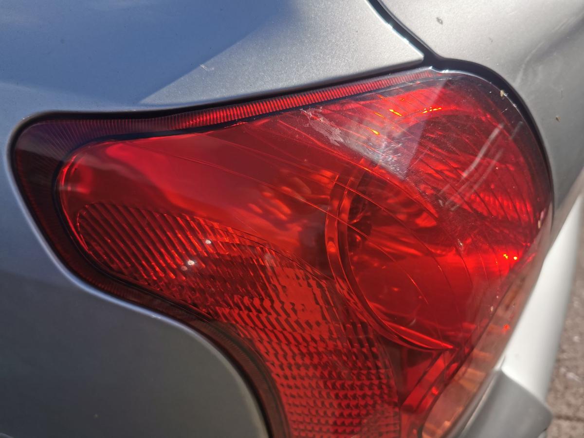 Toyota Avensis T25 Kombi Rückleuchte Schlussleuchte Rücklicht hinten links