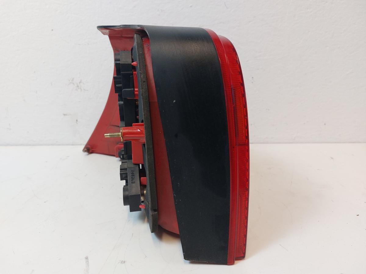 VW Golf 4 1J R&uuml;ckleuchte rechts R&uuml;cklicht Heckleuchte 3 oder 5 t&uuml;rer rot weiss