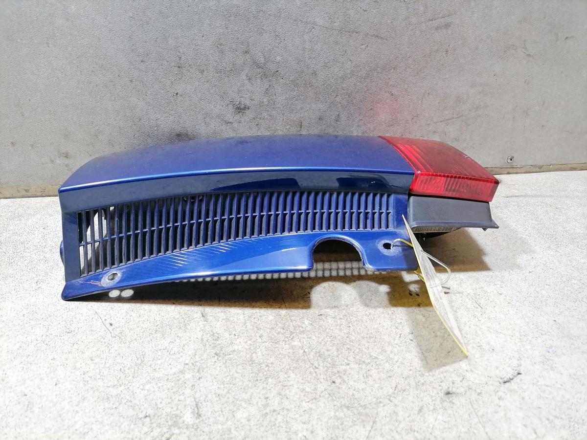 Opel Meriva A original Blende Abdeckung unter Rückleuchte rechts Ultrablau Z21B Bj.2006