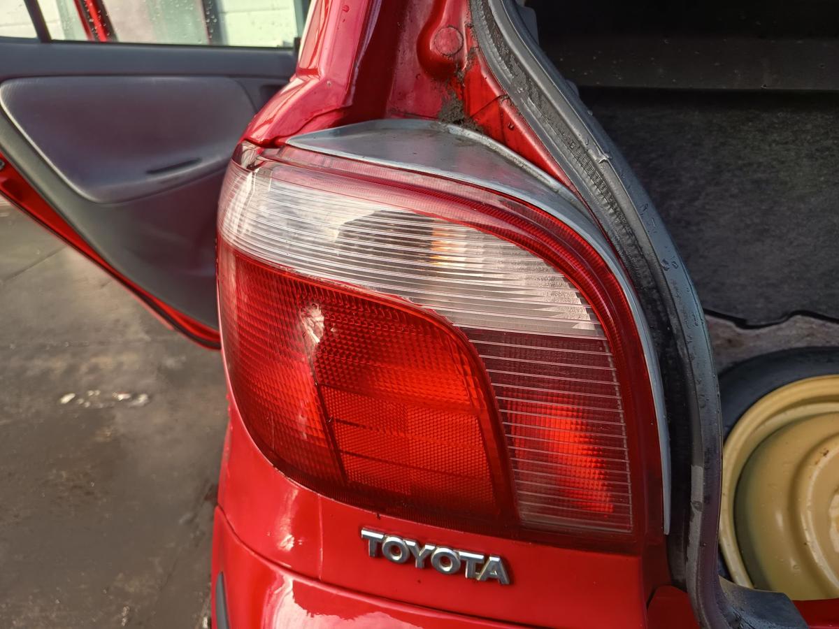 Toyota Yaris XP10 original R&uuml;ckleuchte links Heck/Schluss/Licht Bj 2001
