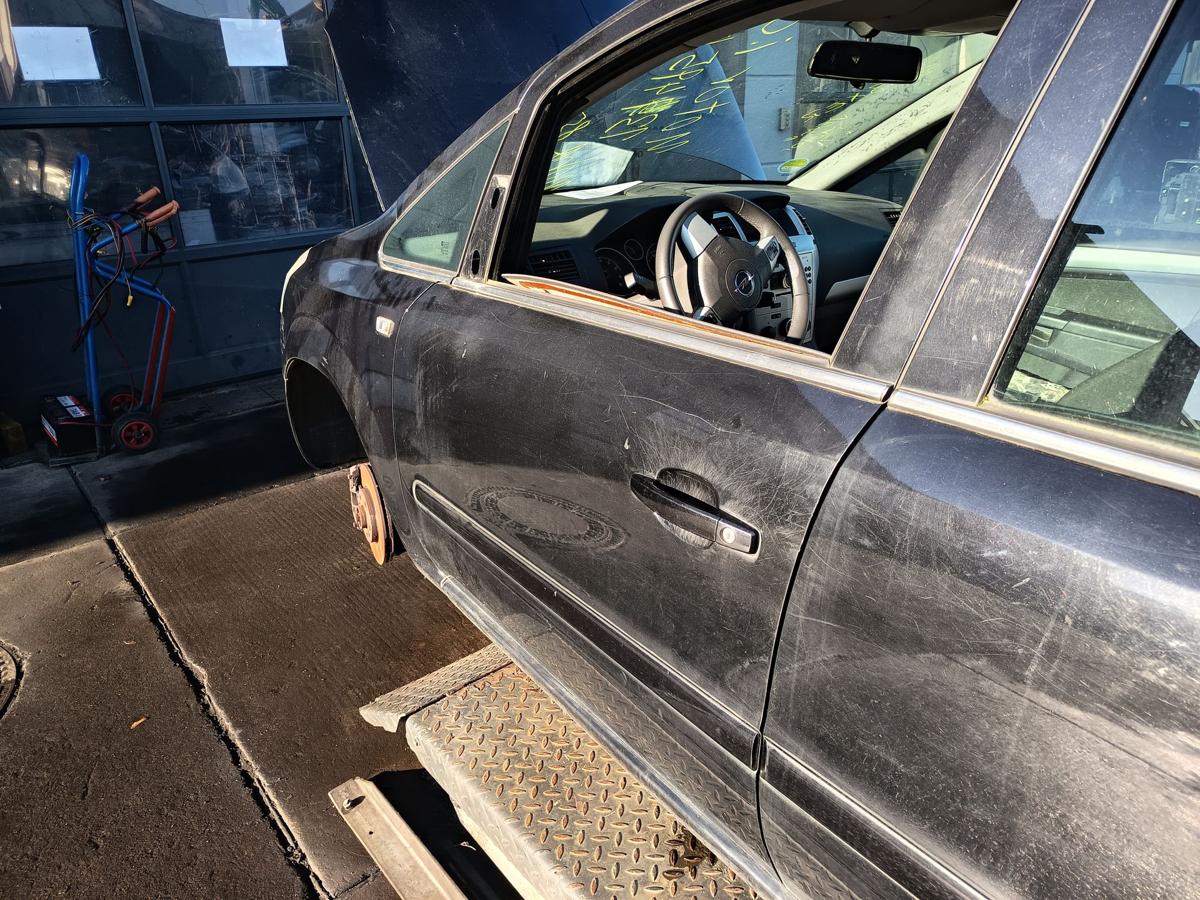 Opel Zafira B original T&uuml;r vorn links Fahrer Z20R Saphirschwarz Bj 2009