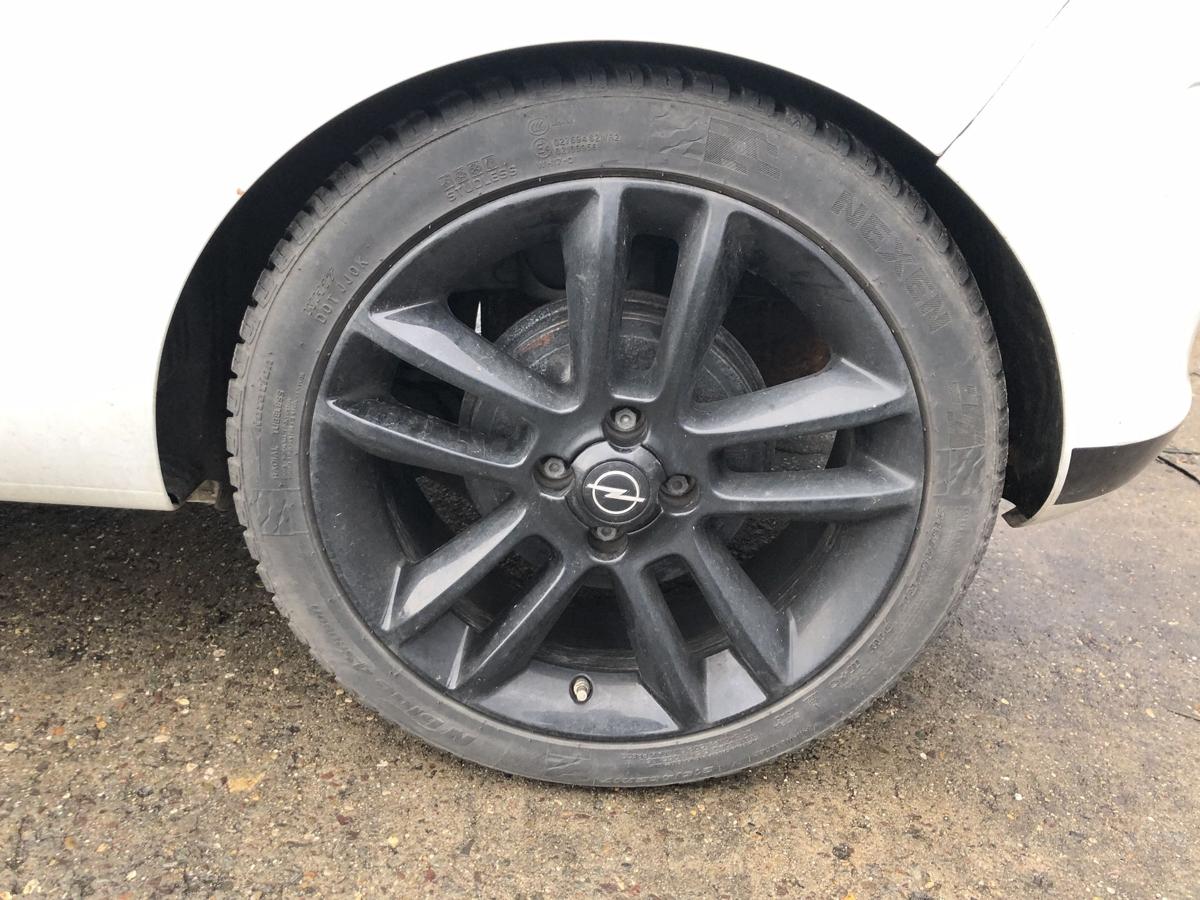 Opel Corsa D Komplettradsatz Alufelgen schwarz 17 Zoll Allwetter 215 45 ZR17
