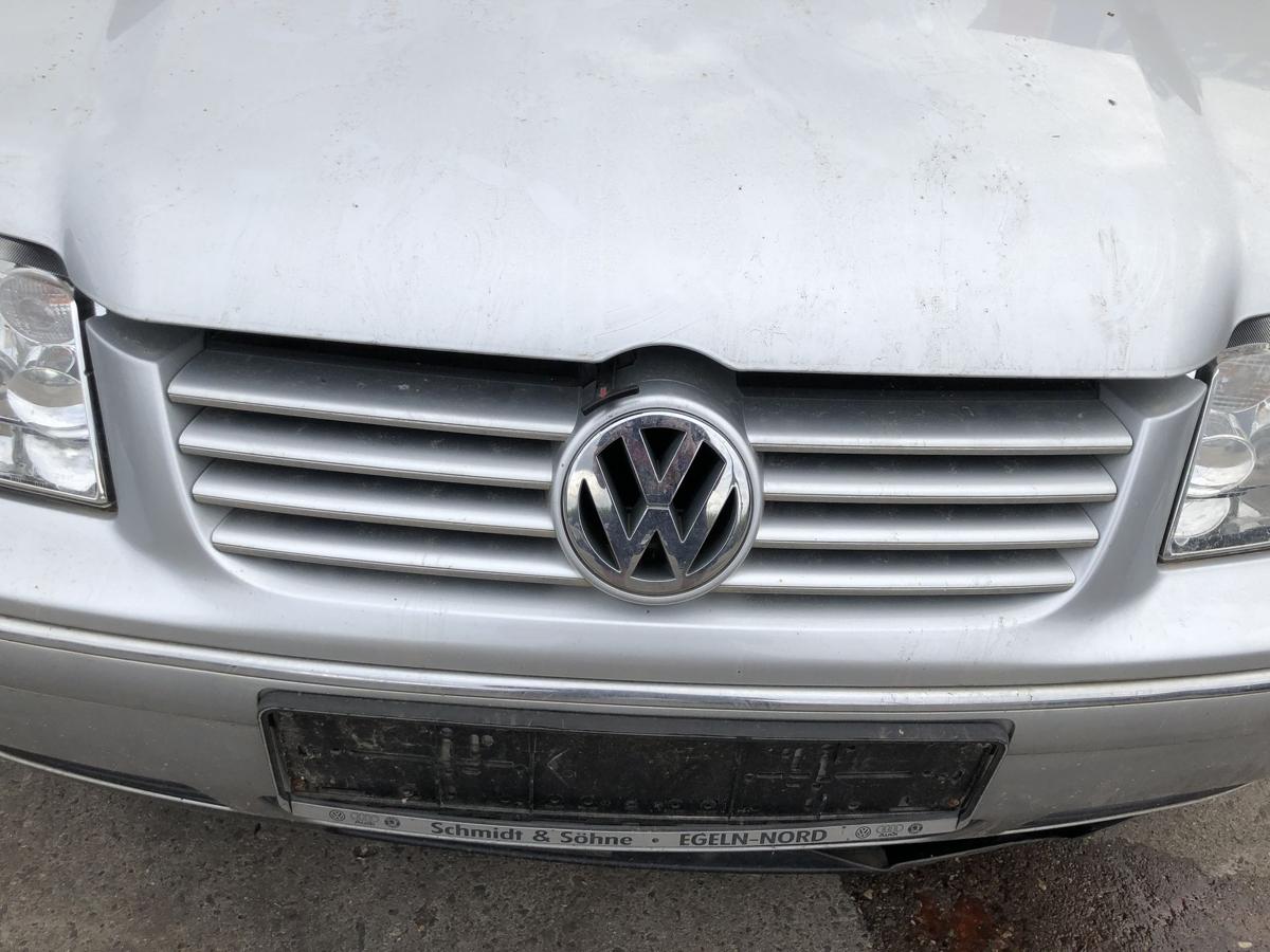 VW Bora 1J Grill K&uuml;hlergrill Frontgrill mit Logo und Chromleiste Highline