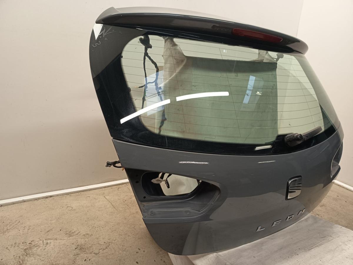 Seat Leon 1P Facelift Bj 2009 original Heckklappe mit Scheibe LZ7X Nimbusgrau