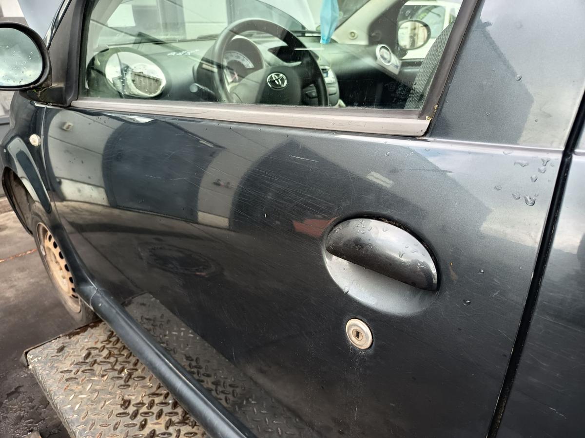 Toyota Aygo I 3t&uuml;rer original T&uuml;r links Fahrer 1E0 Rauchgrau Bj 2005