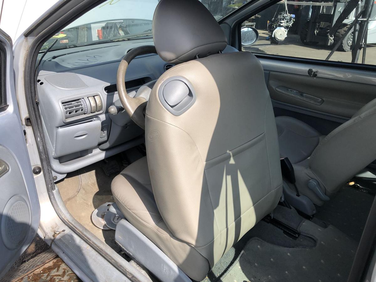 Renault Twingo I original Fahrersitz vorn links Leder beige Bj 2006