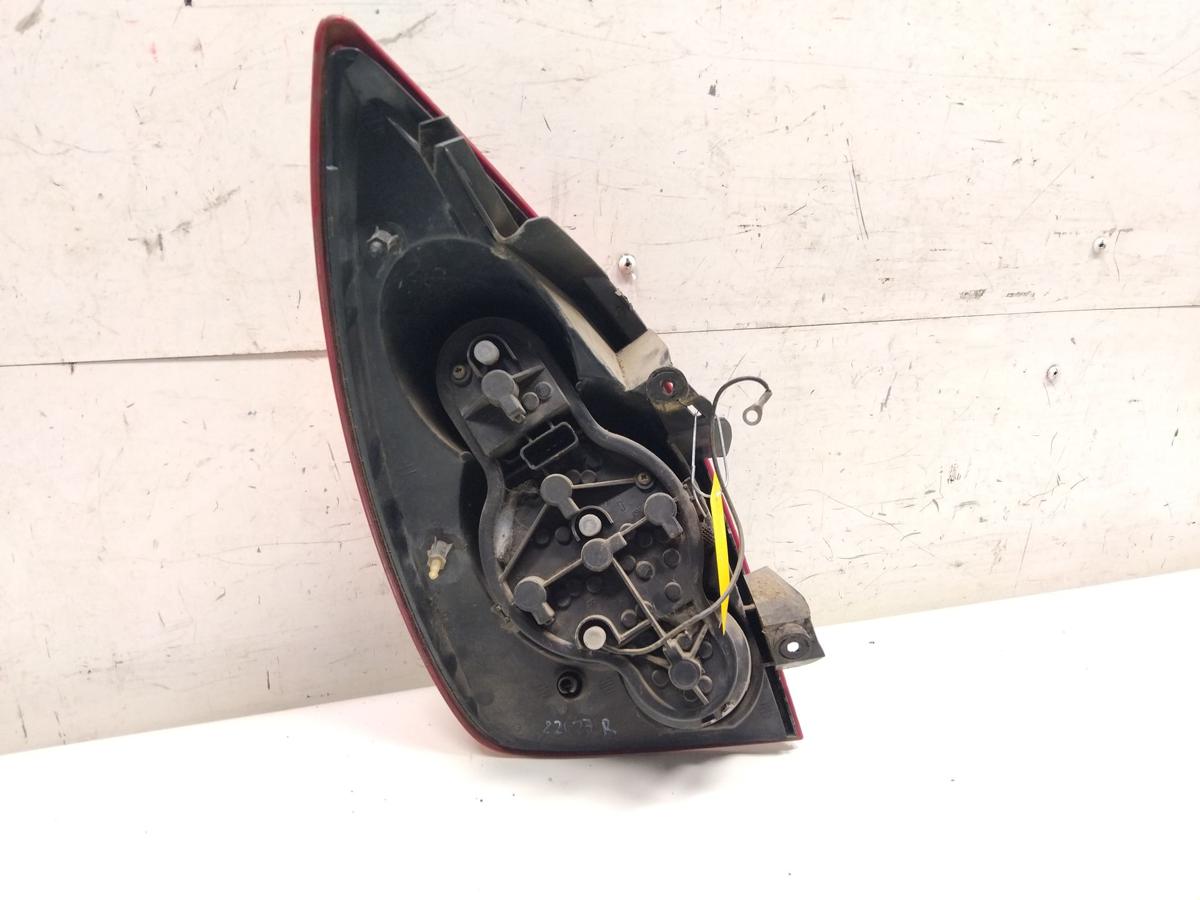 Nissan Primera P12 Hatchback R&uuml;ckleuchte Heckleuchte rechts mit M&auml;ngeln Bj.2006