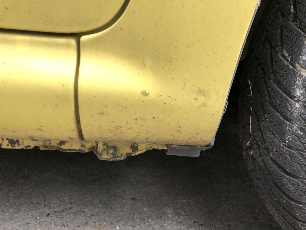 Peugeot 107 Typ P Kotfl&uuml;gel vorn rechts Beifahrerseite KBL Citrus Gelb