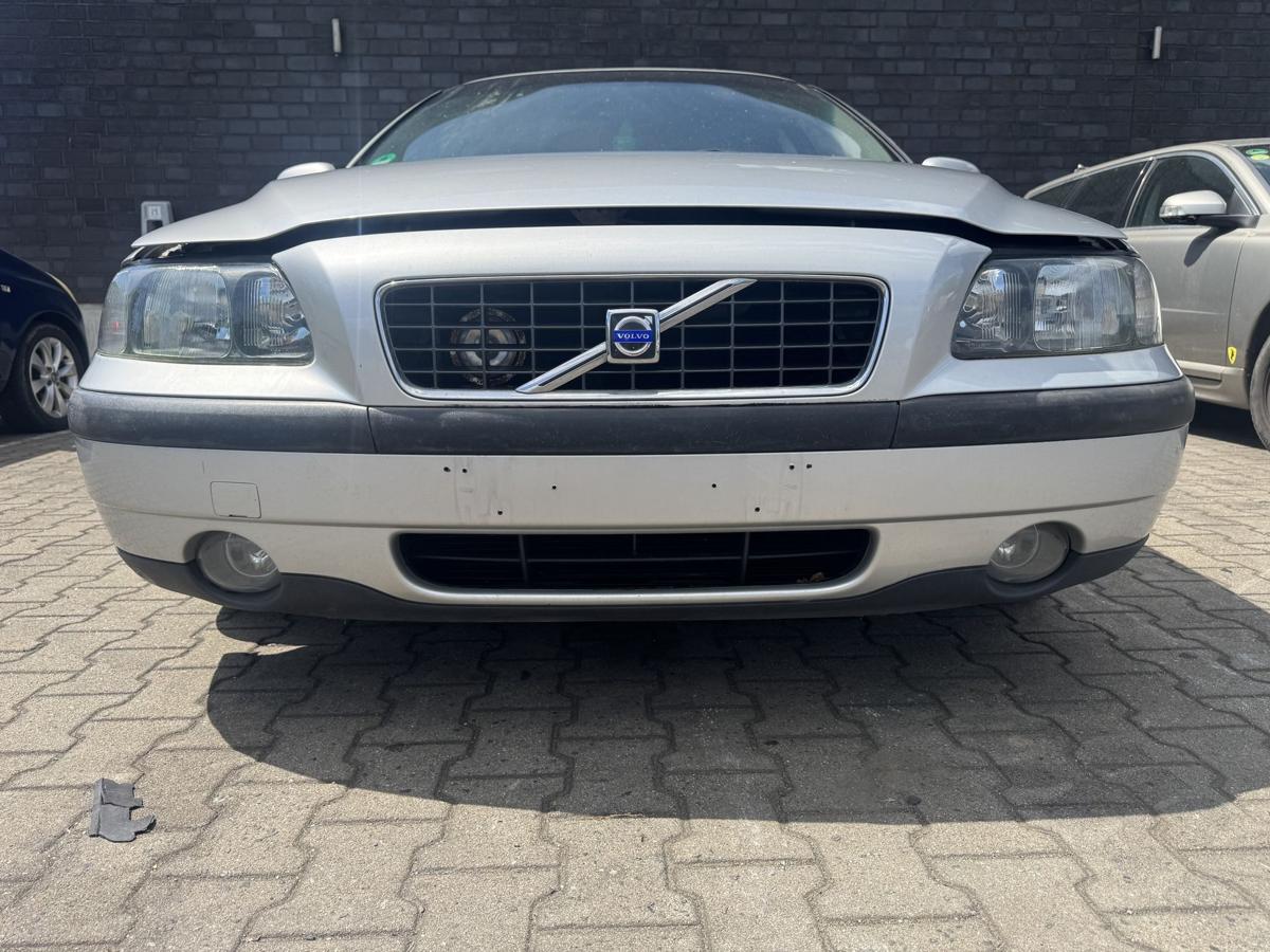 Volvo S60 original Stossf&auml;nger Sto&szlig;stange vorn 426 silbermetallic mit Nebelscheinwerfern Bj.2002