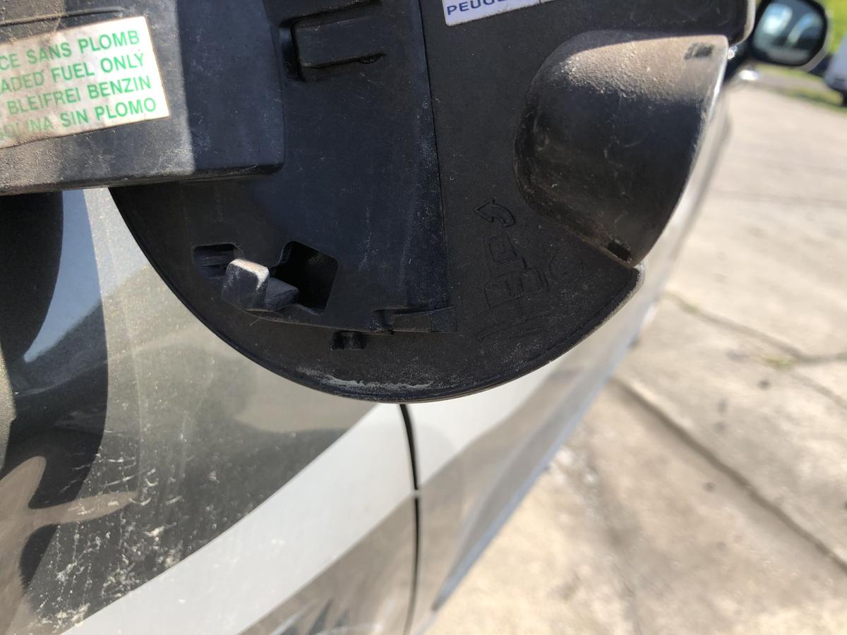 Peugeot 3008 I Typ 0U Tankklappe Tankdeckel Tankverschluss KDK Hickory Braun