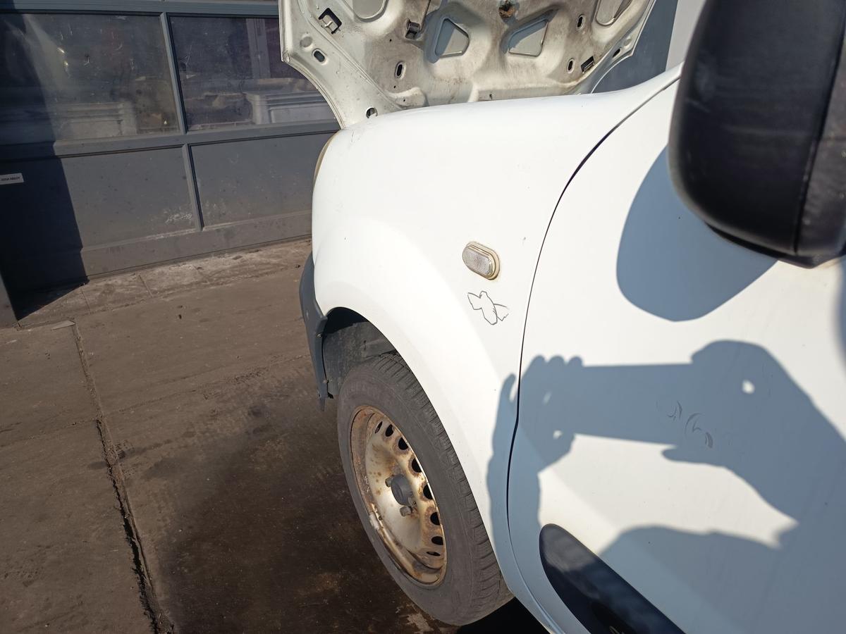 Renault Kangoo KC original Kotfl&uuml;gel links Seitenteil 389 Gletscherwei&szlig; Bj 2008