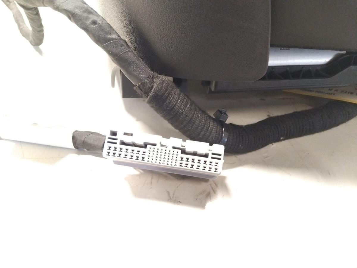 Tesla Model Y original Sitz vorn rechts Beifahrersitz schwarz Pure Black BJ2023