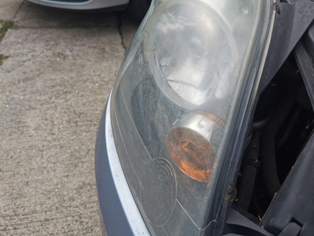 Ford Fiesta JD3 Scheinwerfer Hauptscheinwerfer Frontscheinwerf vorn rechts trüb