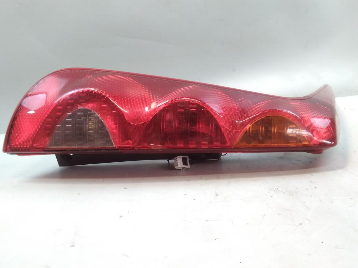 Nissan Note E11 original R&uuml;ckleuchte Heckleuchte links mit Blende oben BJ2006