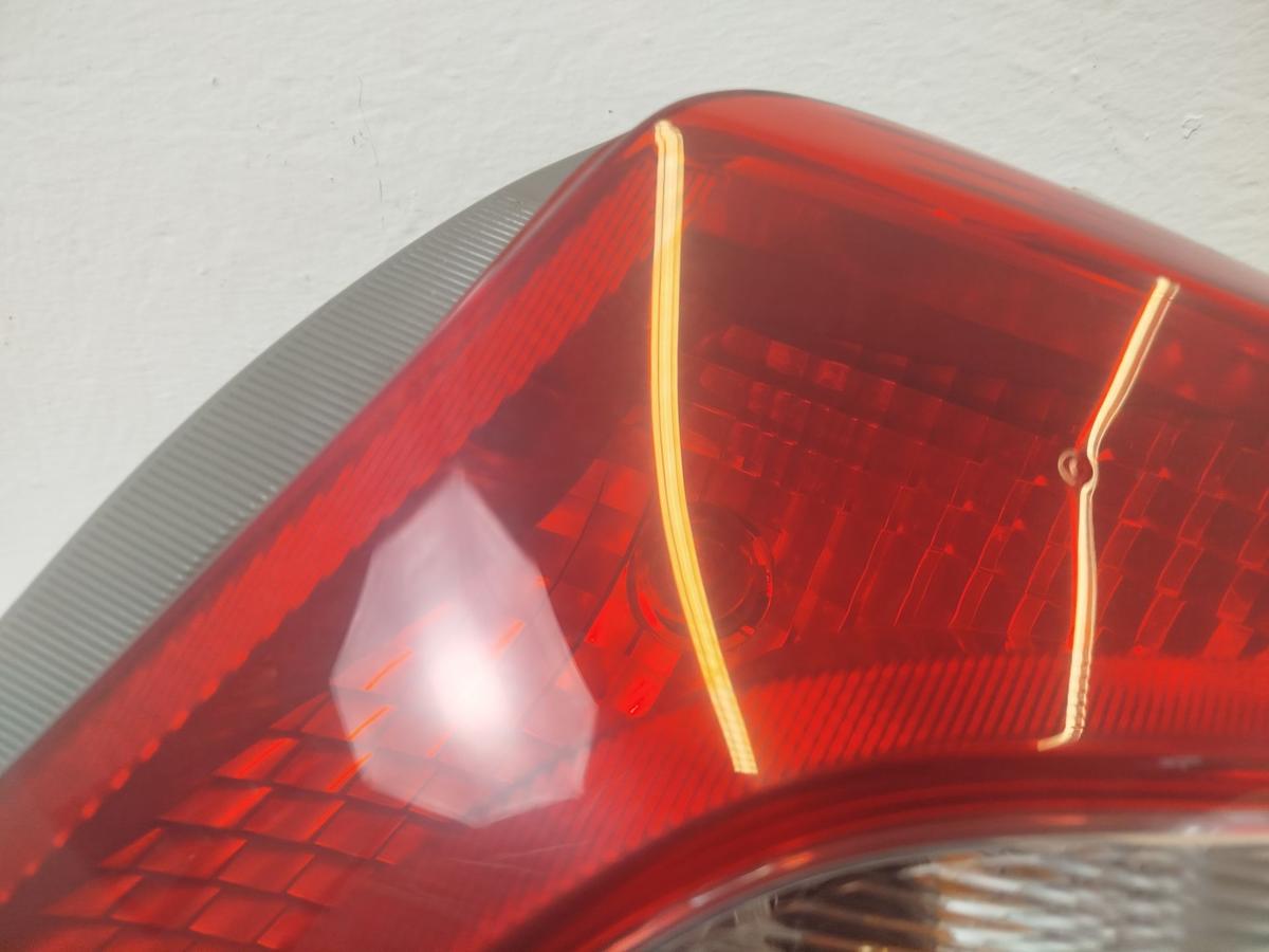 Toyota Yaris XP13 R&uuml;ckleuchte rechts R&uuml;cklicht Heckleuchte kein LED 10-14