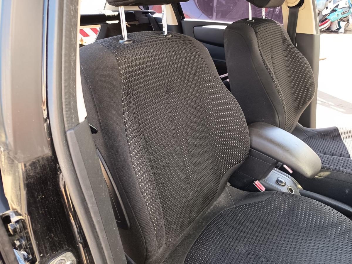 Citroen C4 5t&uuml;rig original Sitz vorn rechts Beifahrer Stoff Anthrazit Bj 2009