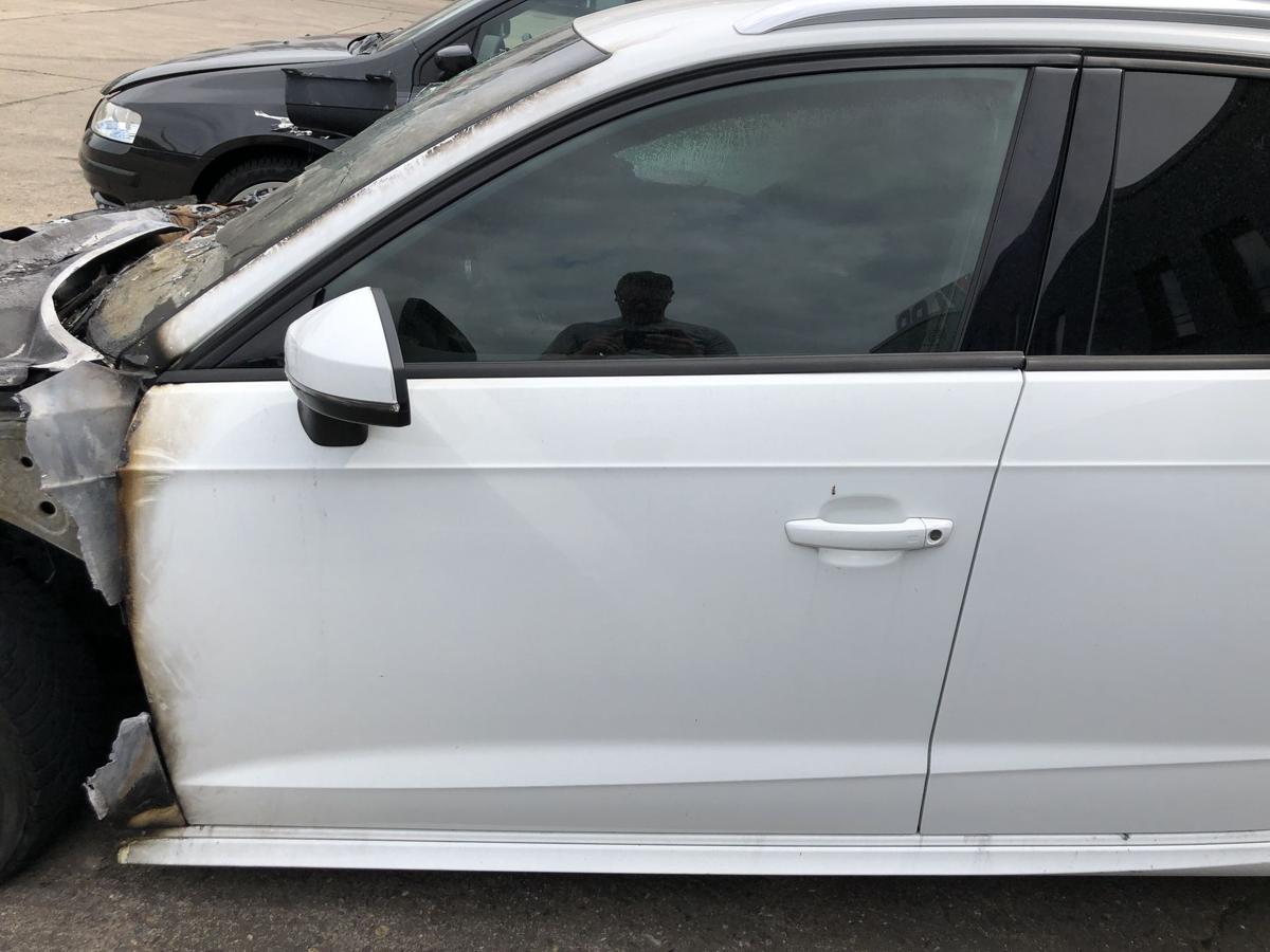 Audi A3 8V Sportback e-tron Tür vorn links Fahrertür Beschädigt durch Brand LY9C