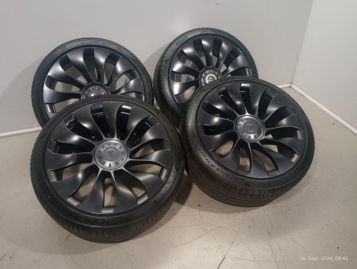 Tesla Model Y orig Alufelgen Satz 10,5x21 ET48 Sommerreifen 275/35R21 DOT 3721