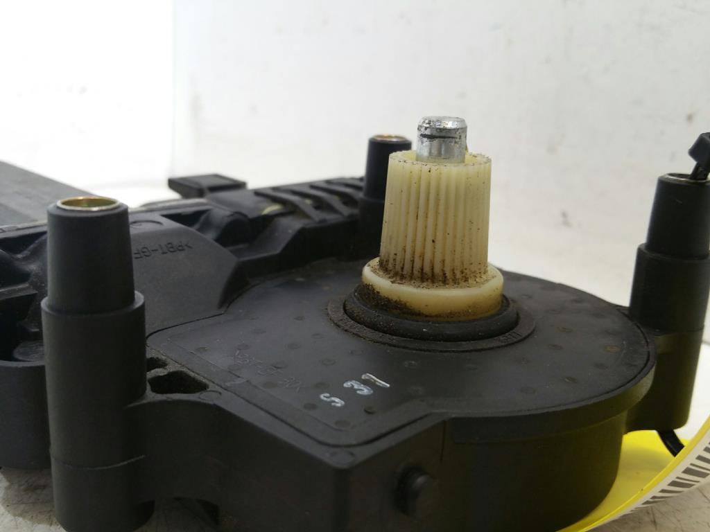 Audi A6 4B Bj.00 orig. Fensterhebermotor hinten rechts 0130821785 BOSCH