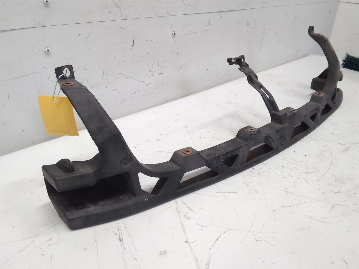 VW Passat 3BG original Grilltr&auml;ger St&uuml;tzteil Sto&szlig;f&auml;nger vorn BJ2004 3B0807469C