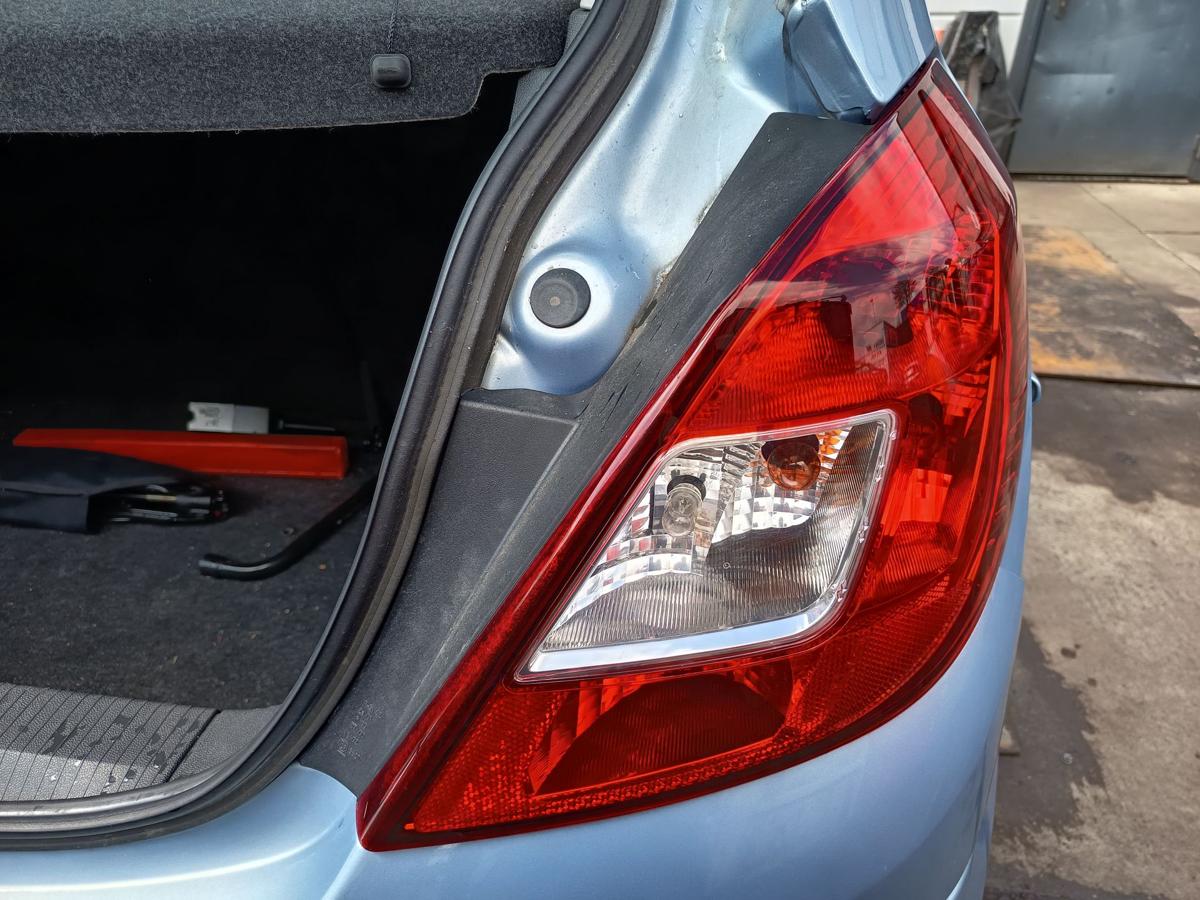 Opel Corsa D 5t&uuml;rer original R&uuml;ckleuchte rechts Heck Schluss Licht Bj 2007