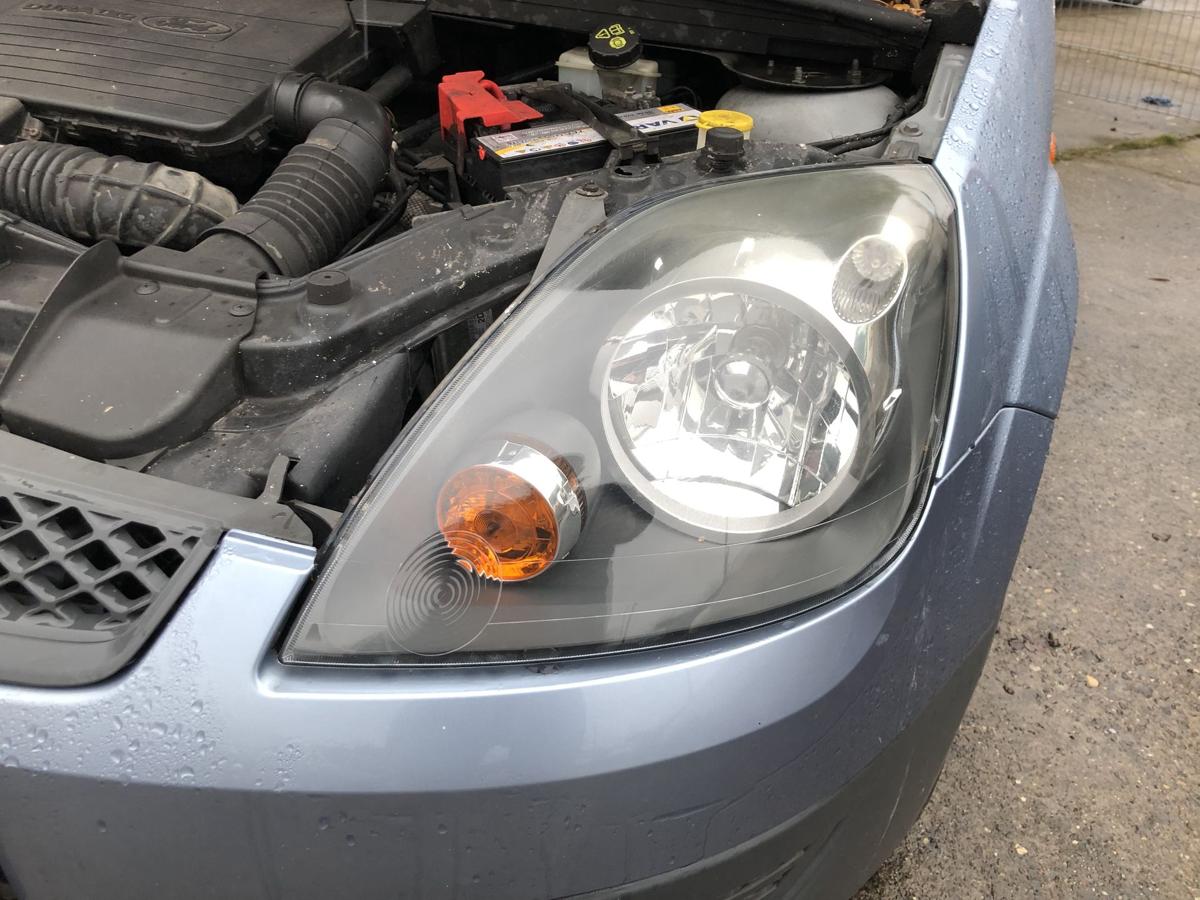 Ford Fiesta JD3 JH1 Scheinwerfer links Frontscheinwerfer Lampe hinten OE Halogen