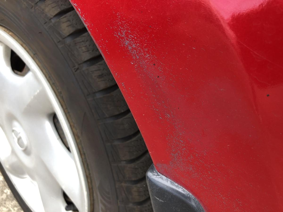 Mazda Demio DW Sto&szlig;f&auml;nger hinten Hecksch&uuml;rze Sto&szlig;stange Heck rot AHK Ausschnitt
