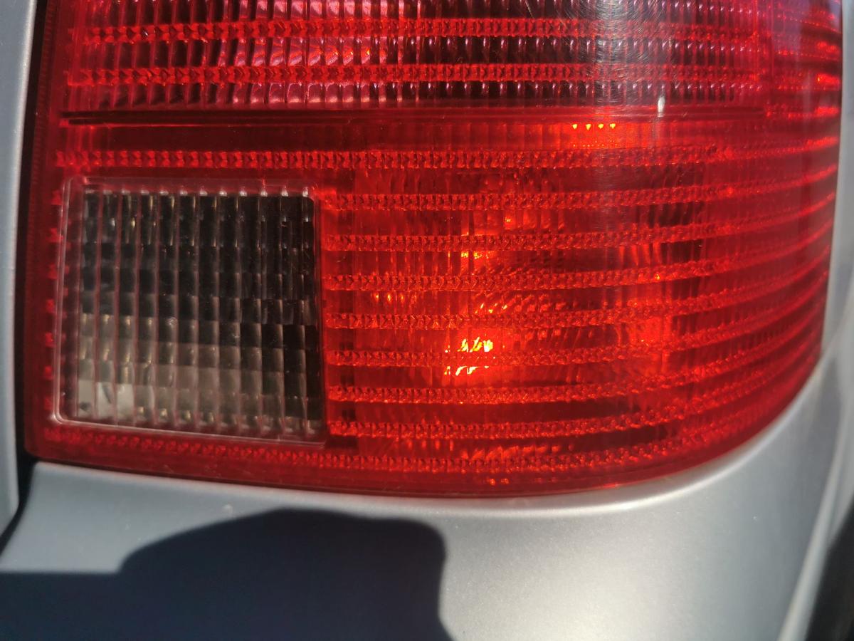 VW Bora 1J Variant Rückleuchte Schlussleuchte Rücklicht Lampe hinten rechts