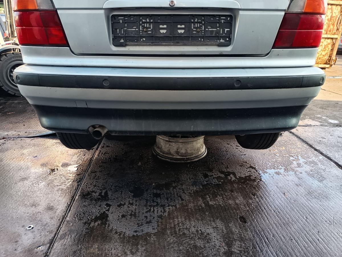 BMW 3er E36 Compact Bj 1997 original Stoßfänger hinten mit PDC 309 Arktissilber