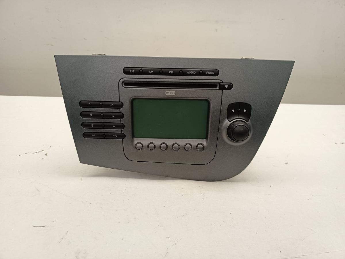 Seat Leon 1P originales Autoradio MP3 Blaupunkt ohne Code 1P103518647V Bj 2005