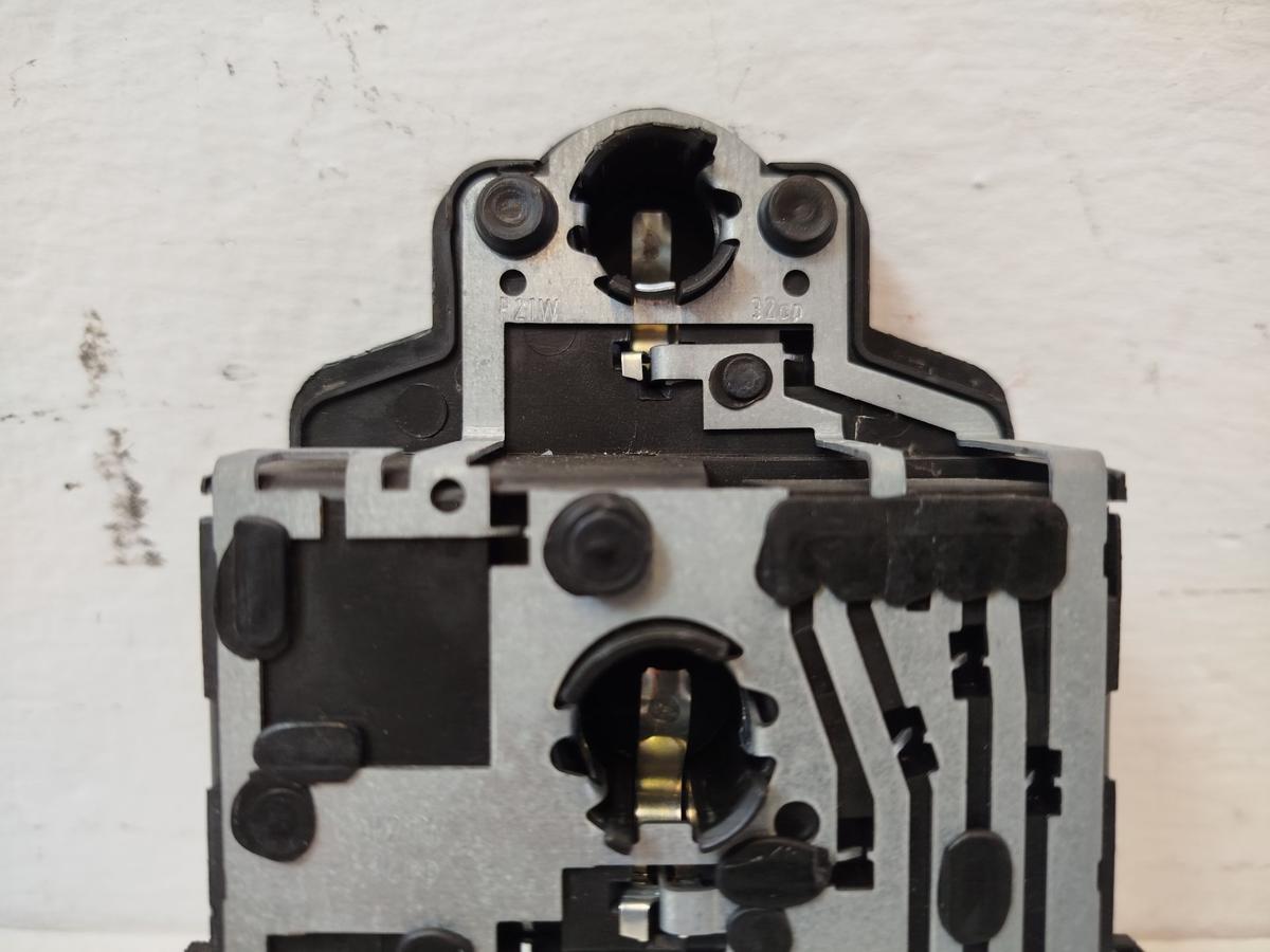 VW Golf III Cabrio 1EX Lampentr&auml;ger Lampenfassung hinten links