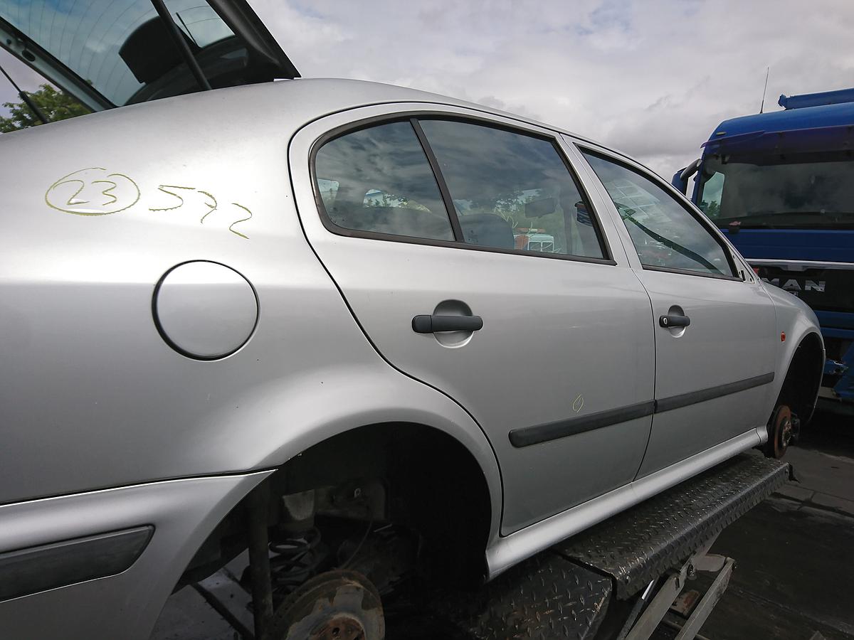 Skoda Octavia 1U Limo orig Tür hinten rechts 97A Diamantsilber met Bj 98