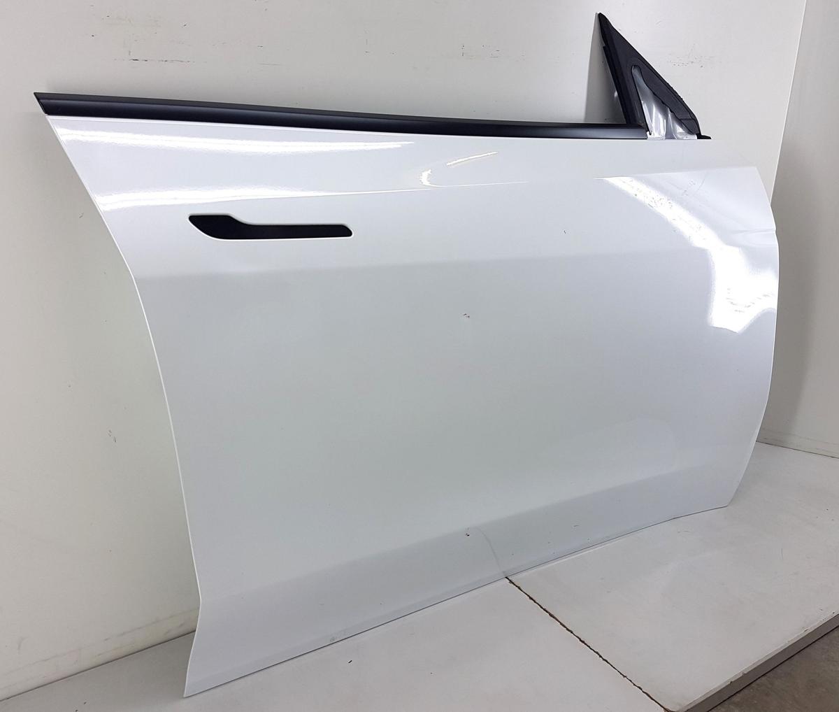 Tesla Model Y T&uuml;r vorn rechts in PPSW White Water Pearl Bj22 Rohbau 149353800D
