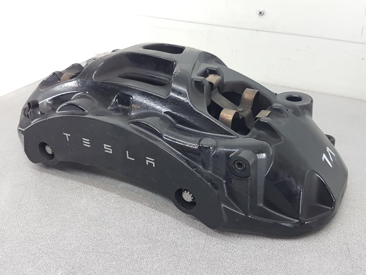 Tesla Model X Bremssattel vorn links Bj2022 1420621-00-B 4 Kolbenbremse Brembo