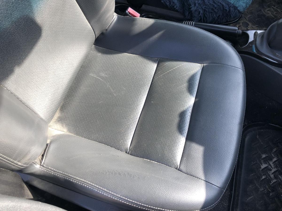 Dacia Duster 1 Typ HS Sitz vorn rechts Beifahrersitz Leder Kunstleder o Heizung