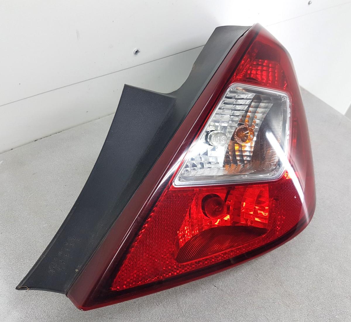 Opel Corsa D Rückleuchte Rücklicht rechts 13269051 89318821 Bj2011 5 Türig