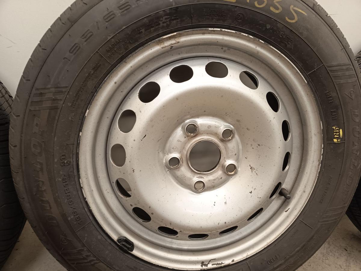 Satz VW Caddy Stahlfelgen mit Sommerreifen Dunlop 195/65R15 91T DOT 24