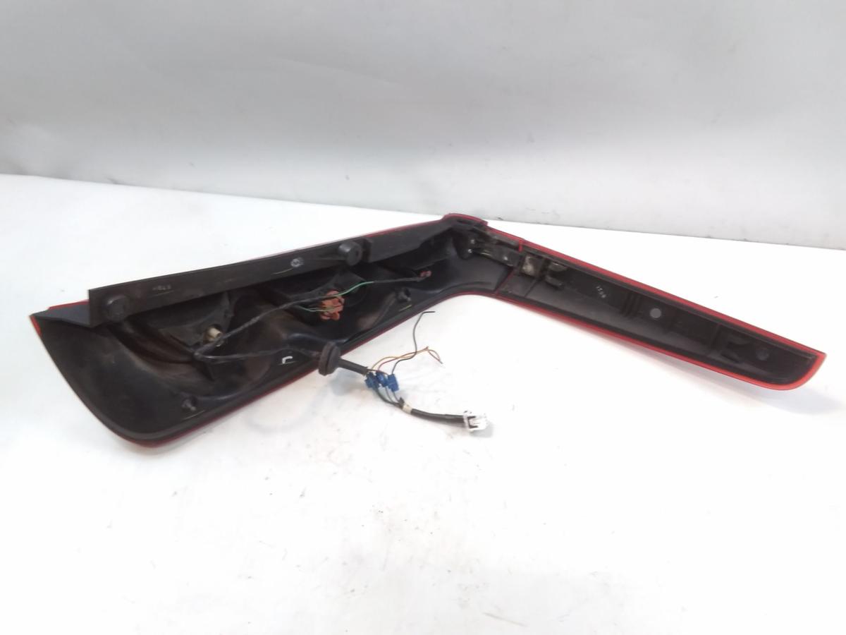 Nissan Note E11 original R&uuml;ckleuchte Heckleuchte links mit Blende oben BJ2006