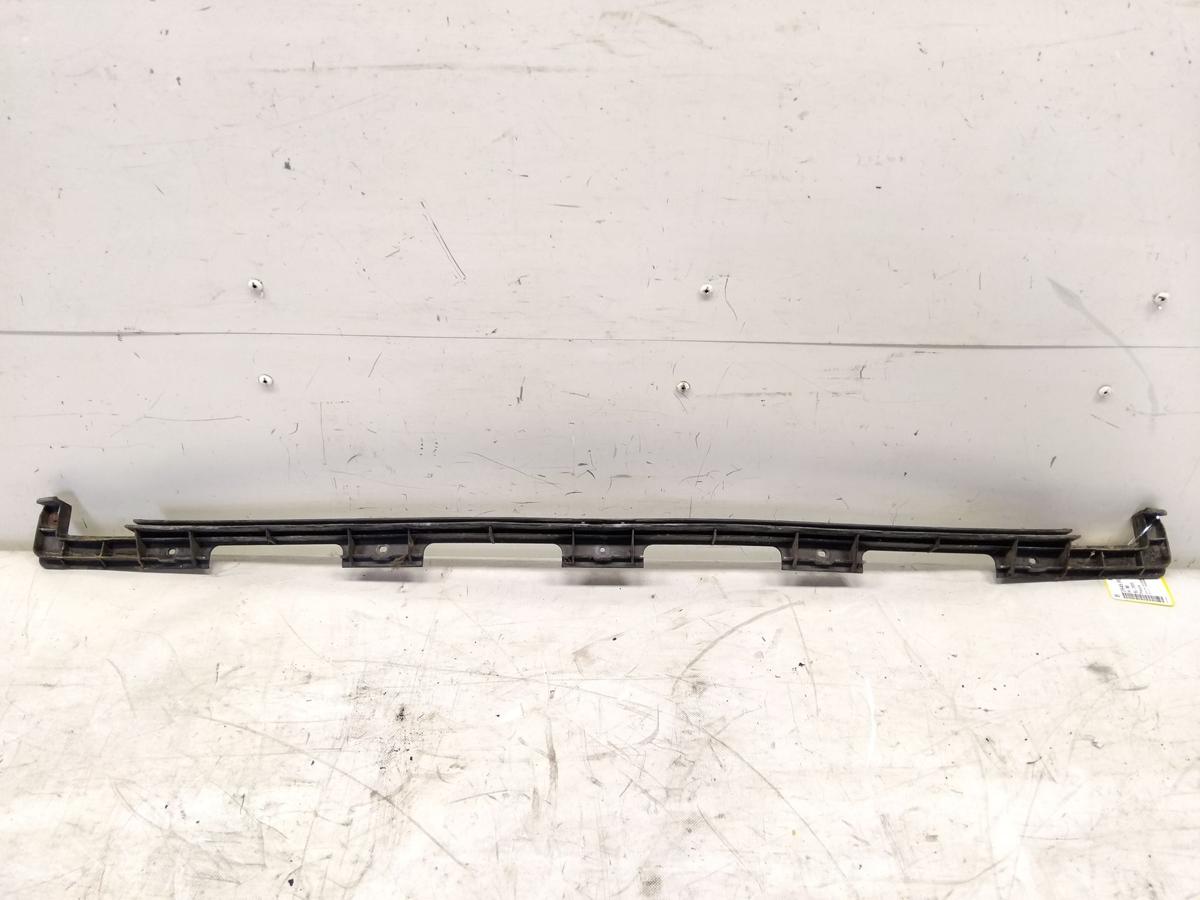 VW Fox 5Z original F&uuml;hrung Halter Sto&szlig;f&auml;nger Sto&szlig;stange hinten mitte Bj.2005