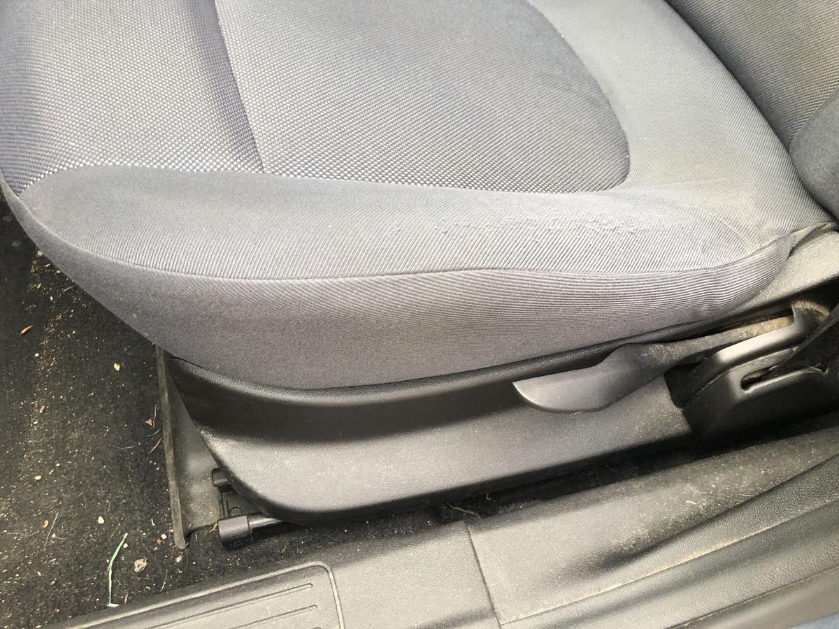 Fiat Bravo 198 Sitz vorn links Fahrersitz Stoff mit Muster ohne Heizung