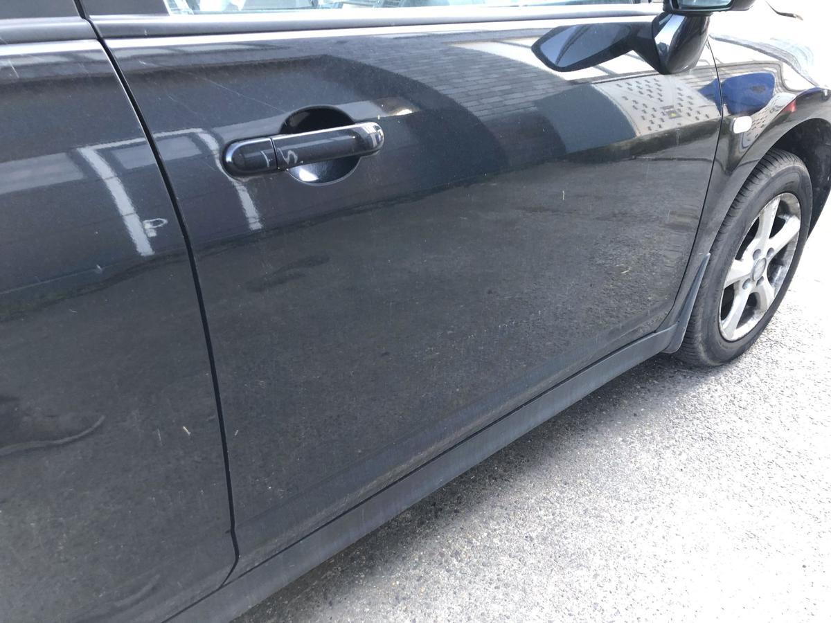 Nissan Tiida C11 T&uuml;r vorn rechts Beifahrert&uuml;r im Rohbau KH3 Superblack