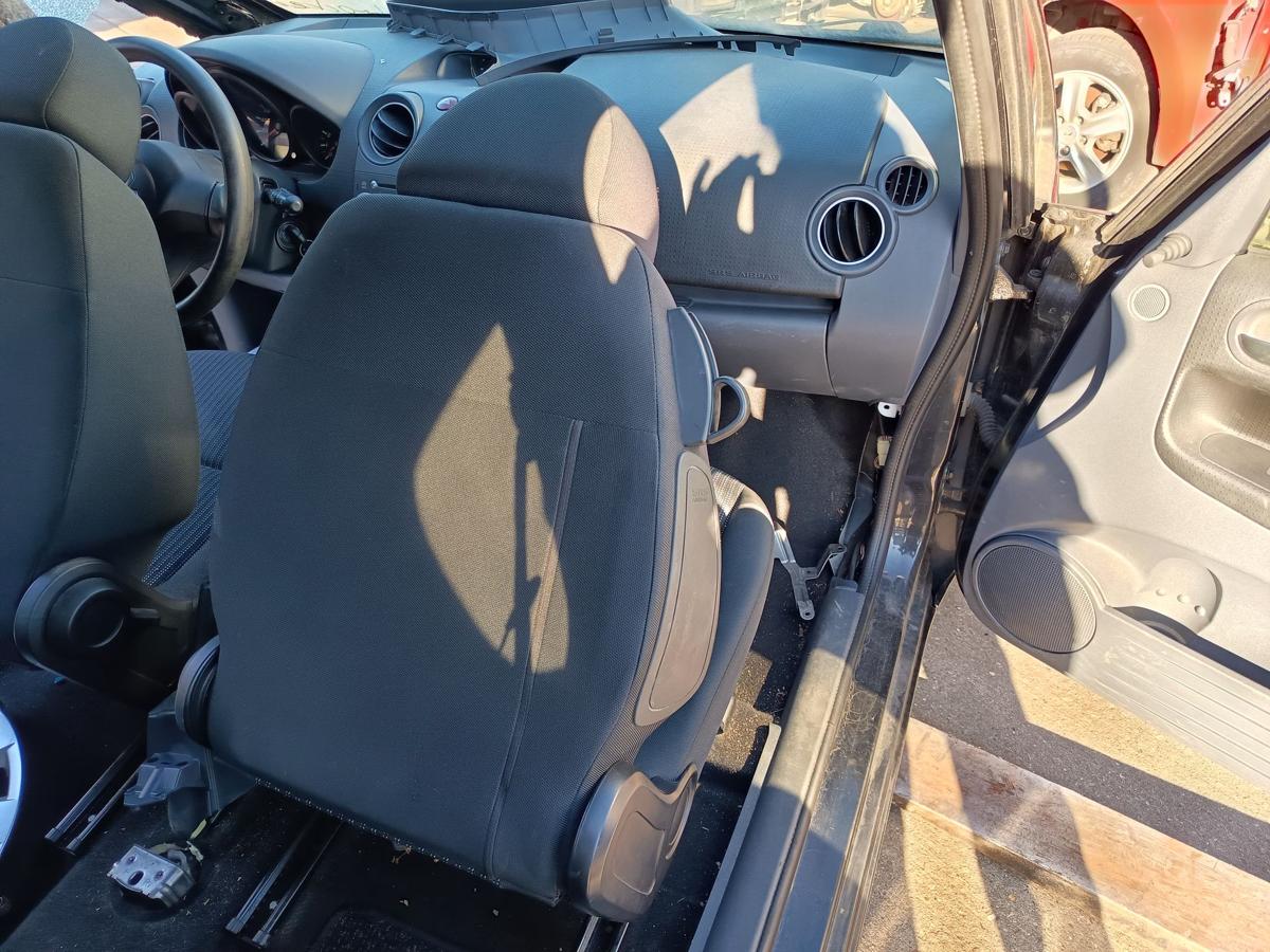 Mitsubishi Colt Z30 original Beifahrersitz vorn rechts Stoff anthrazit Bj 2004