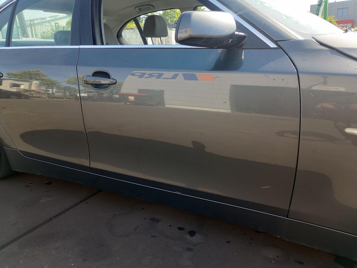 BMW 5er E60 original vorn rechts Beifahrertür A36 Titangrau Bj 2005