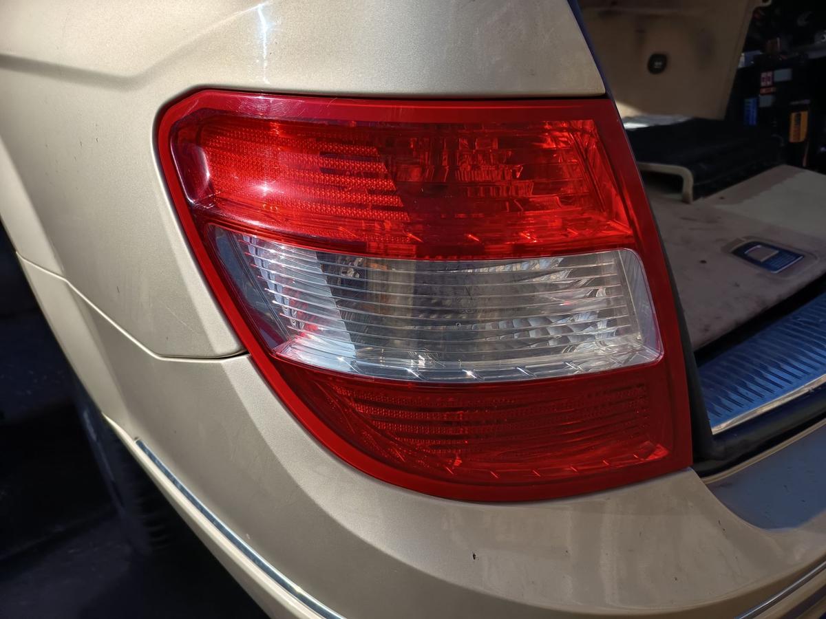 Mercedes S204 T-Modell original R&uuml;ckleuchte links Heck Schluss Licht Bj 2009