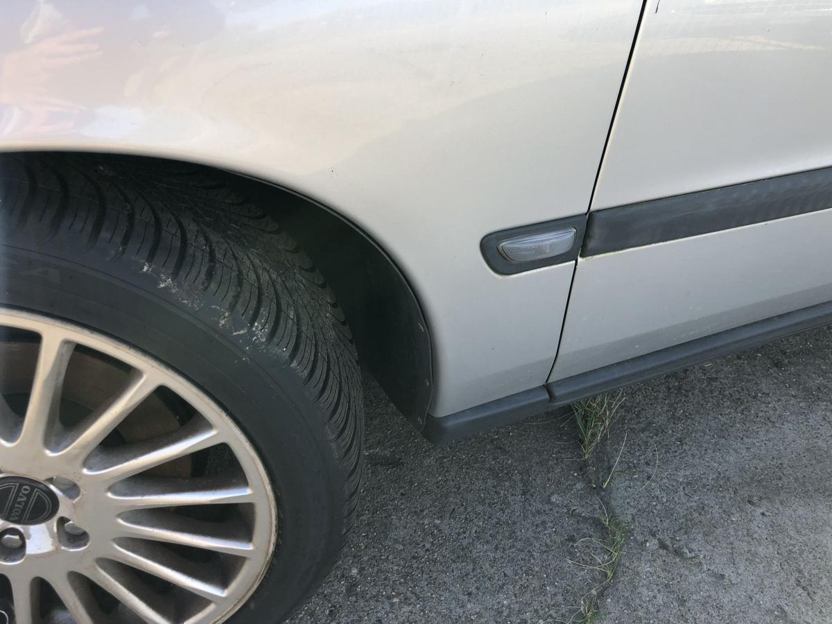 Volvo S60 Typ P24 Kotfl&uuml;gel vorn links Fahrerseite Seitenwand 42600 Silvermet.