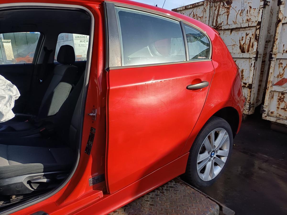 BMW E87 original T&uuml;r hinten links Fond 438 Japanrot Fahrerseite Bj 2005