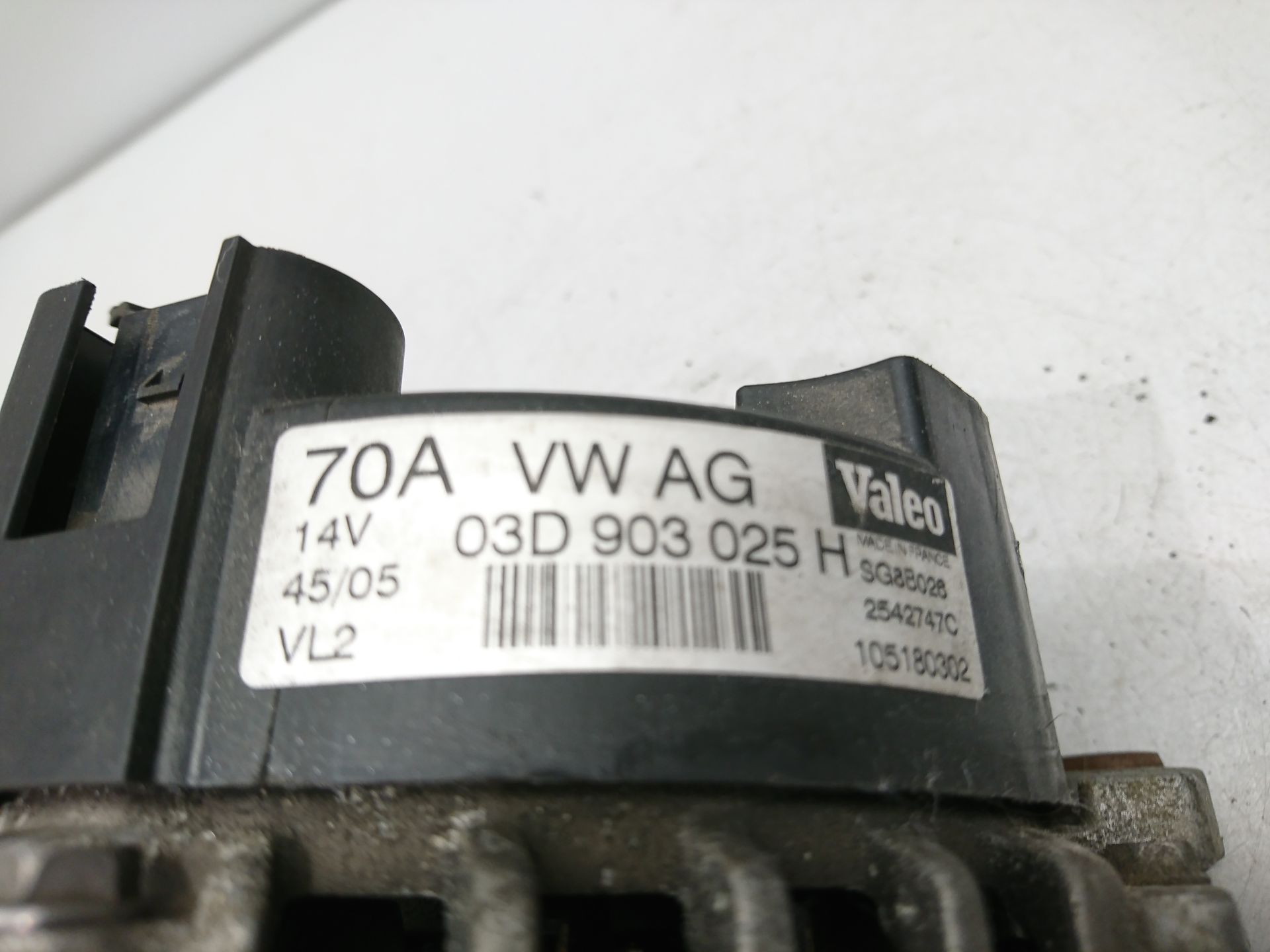 VW Fox orig Lichmaschine Generator 03D903025H Valeo 70A Bj 06