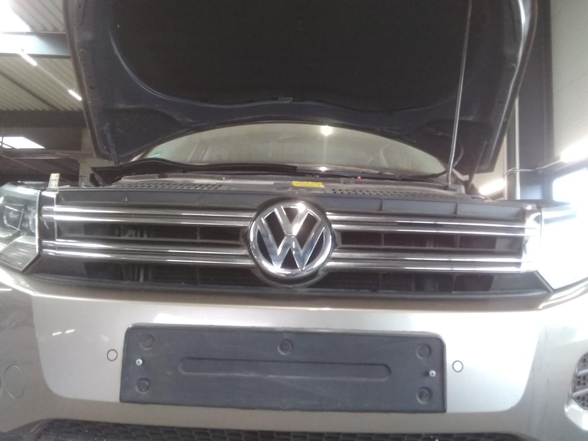 VW Tiguan 5N2 original Kühlergrill satinschwarz+chrom BJ2011