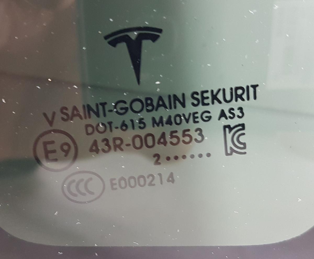 Tesla Model X Dreieckscheibe hinten rechts abgedunkelt VSG Verbundglas Bj22